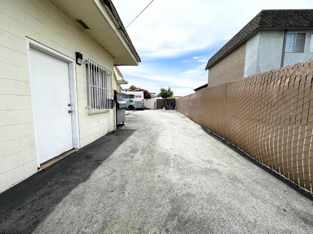 27902798 Spring Street Property Photo 8