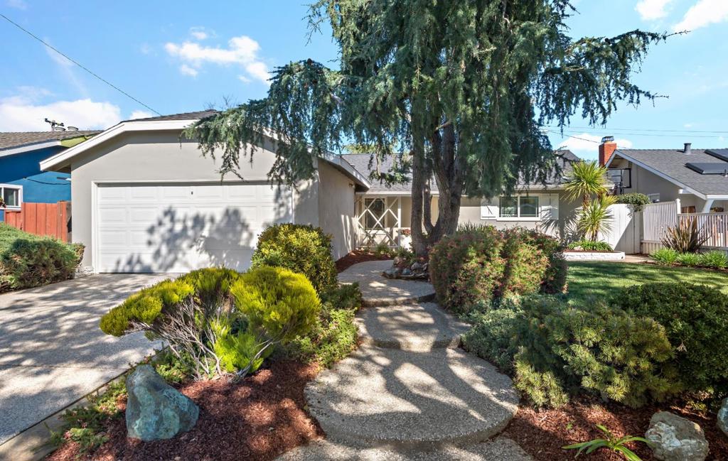 5574 Vassar Drive Property Photo
