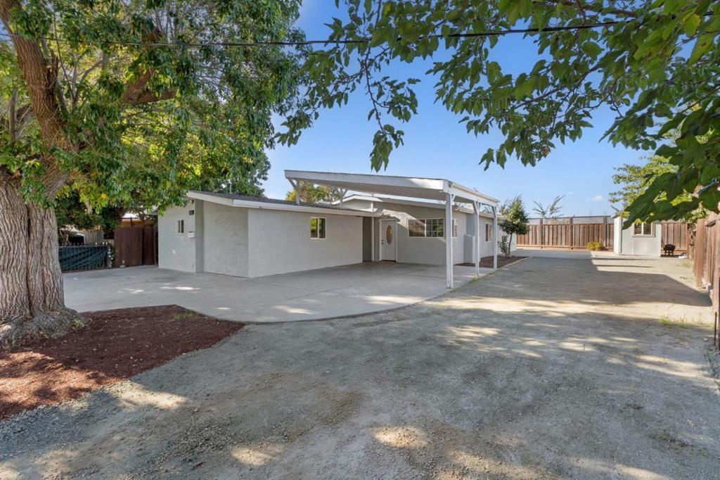 2887 Fordham Street Property Photo