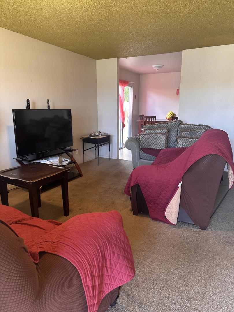 405 Primavera Court Property Photo 2