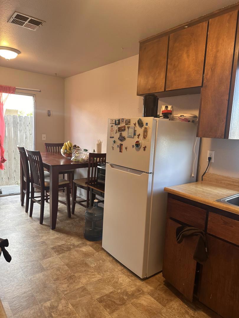 405 Primavera Court Property Photo 3