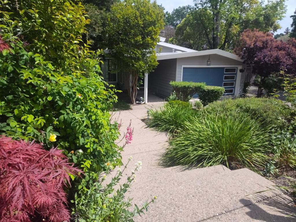 136 Lorie Court Property Photo 2