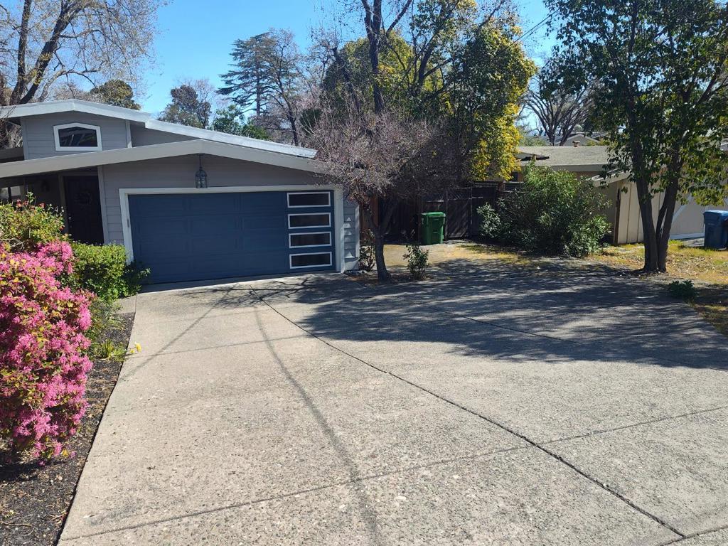 136 Lorie Court Property Photo 3