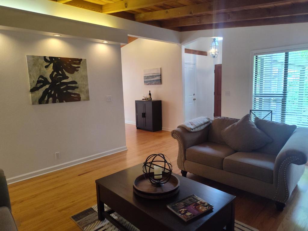 136 Lorie Court Property Photo 10