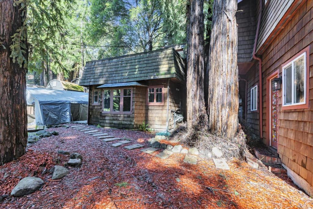 695 Creek Drive Property Photo 45