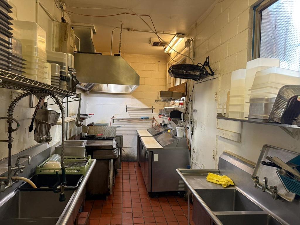 945 Wood Street Property Photo 3