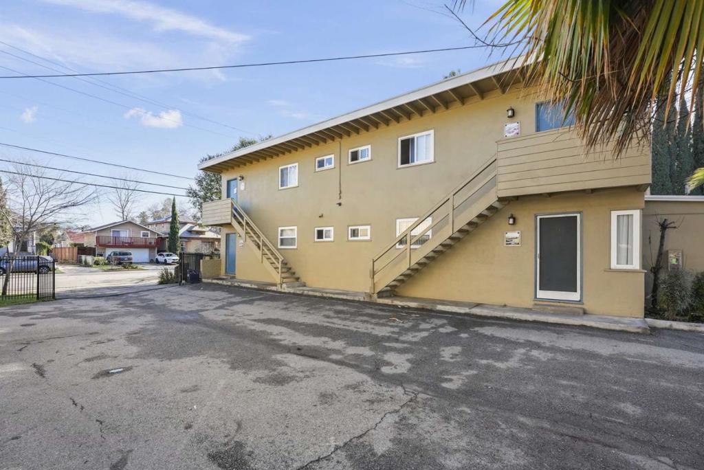 265 N 6th Street Property Photo 4