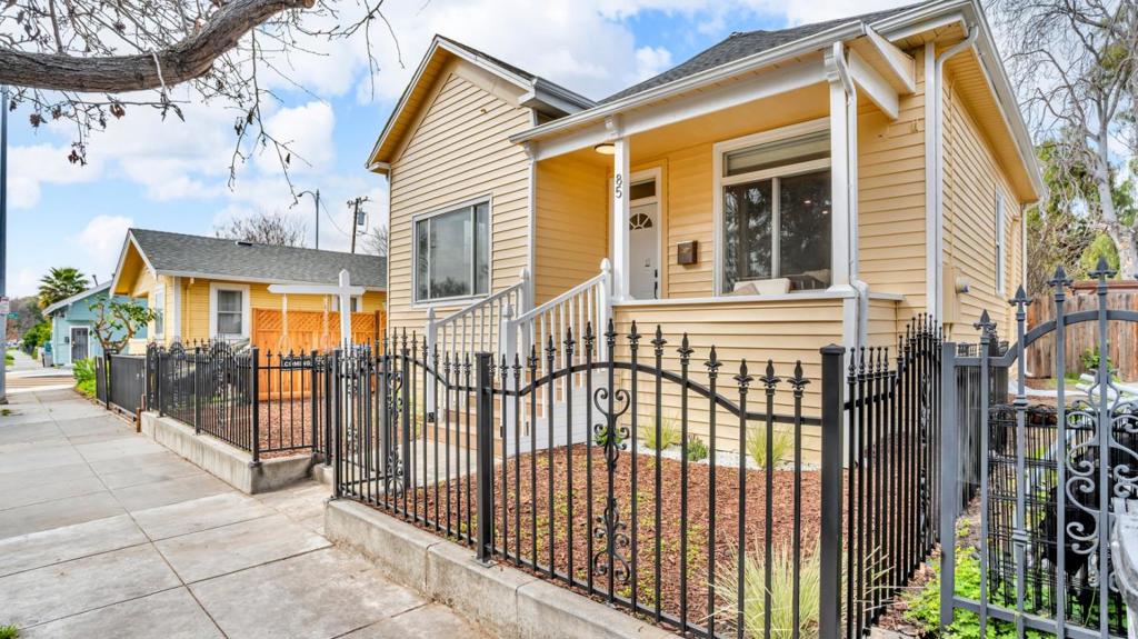 85 Oak Street Property Photo 1