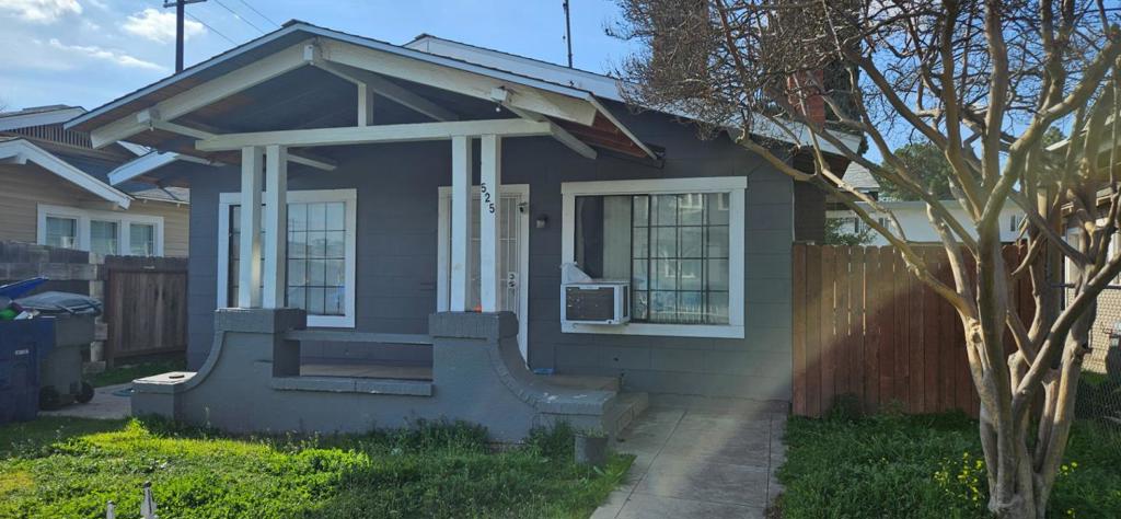 525 N Farris Avenue Property Photo 1