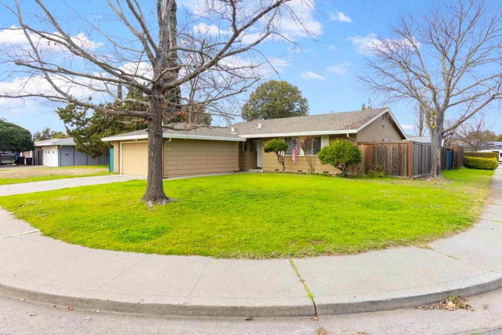 280 Dahlia Street Property Photo