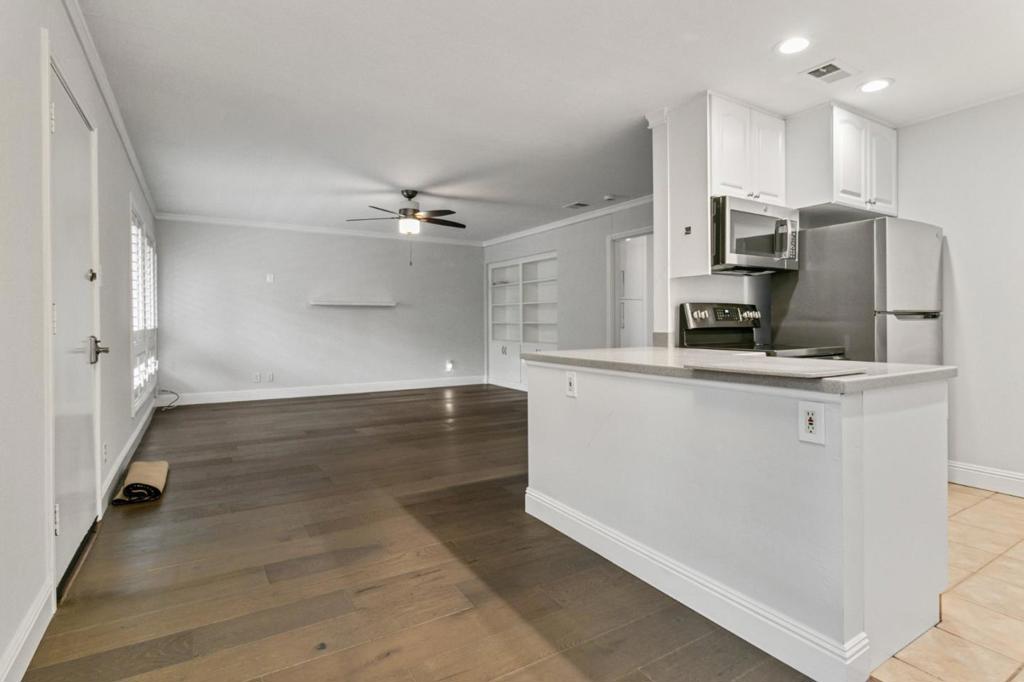 3033 Los Prados Street 229 Property Photo 9