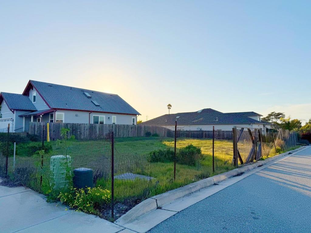 3055 California Avenue Property Photo