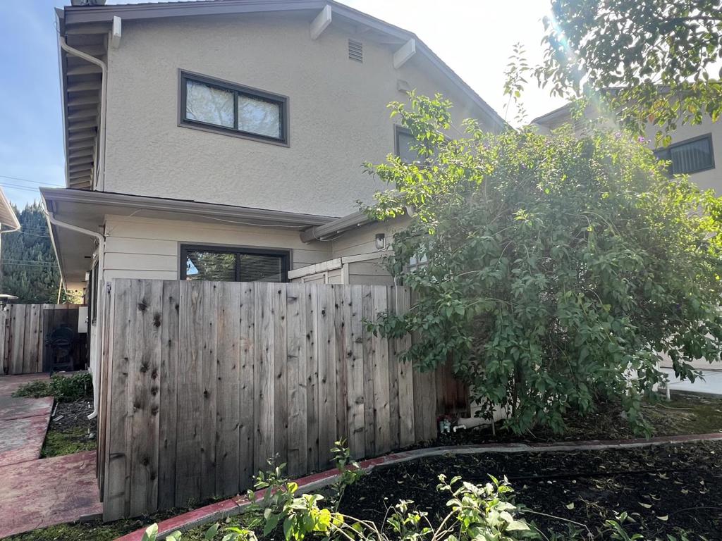 920 Clyde Avenue Property Photo 2