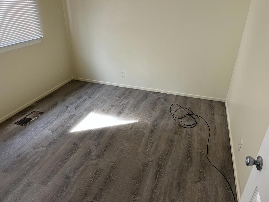 920 Clyde Avenue Property Photo 6