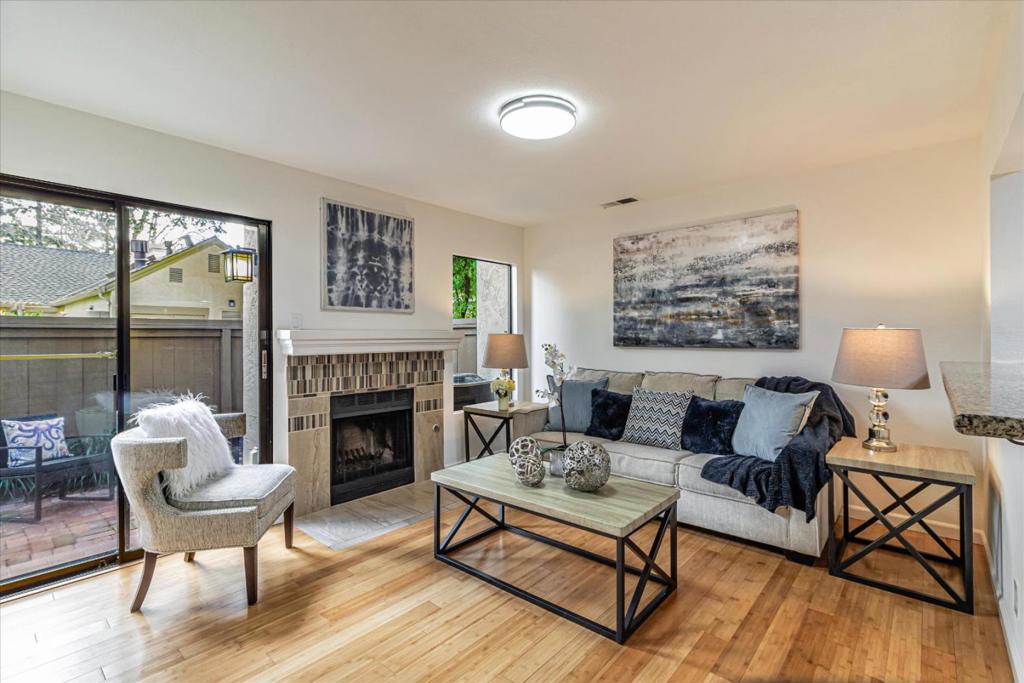 1921 Huxley Court Property Photo 1