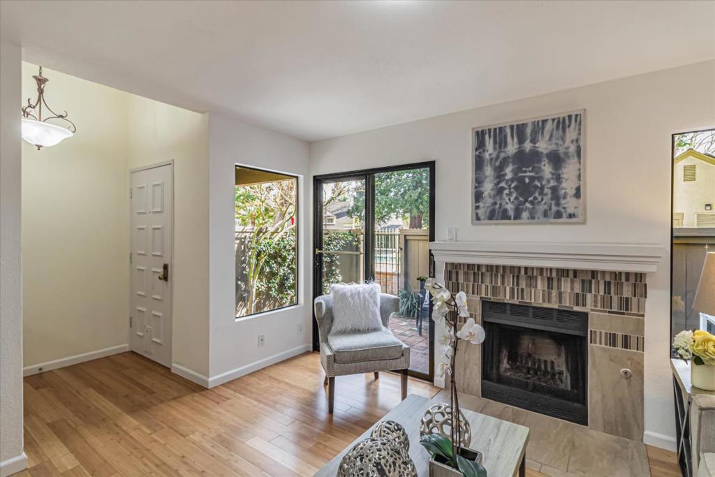 1921 Huxley Court Property Photo 3