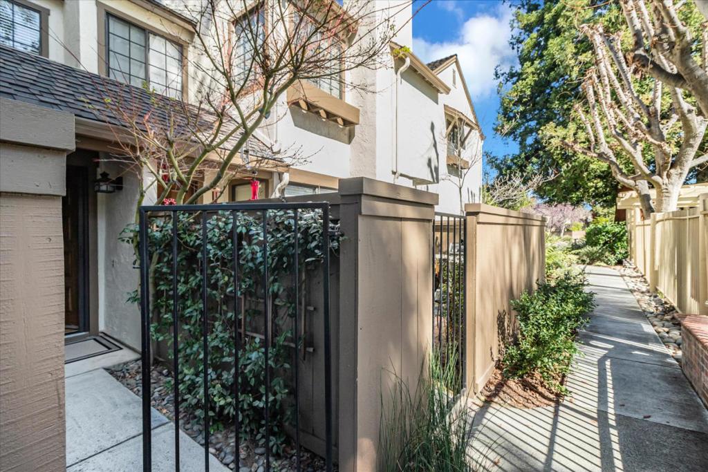 1921 Huxley Court Property Photo 26