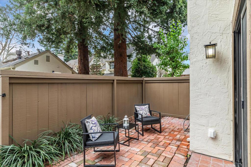 1921 Huxley Court Property Photo 27
