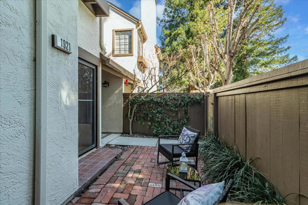 1921 Huxley Court Property Photo 28