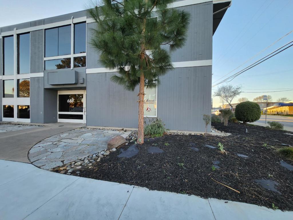 680 E Romie Lane Property Photo 3