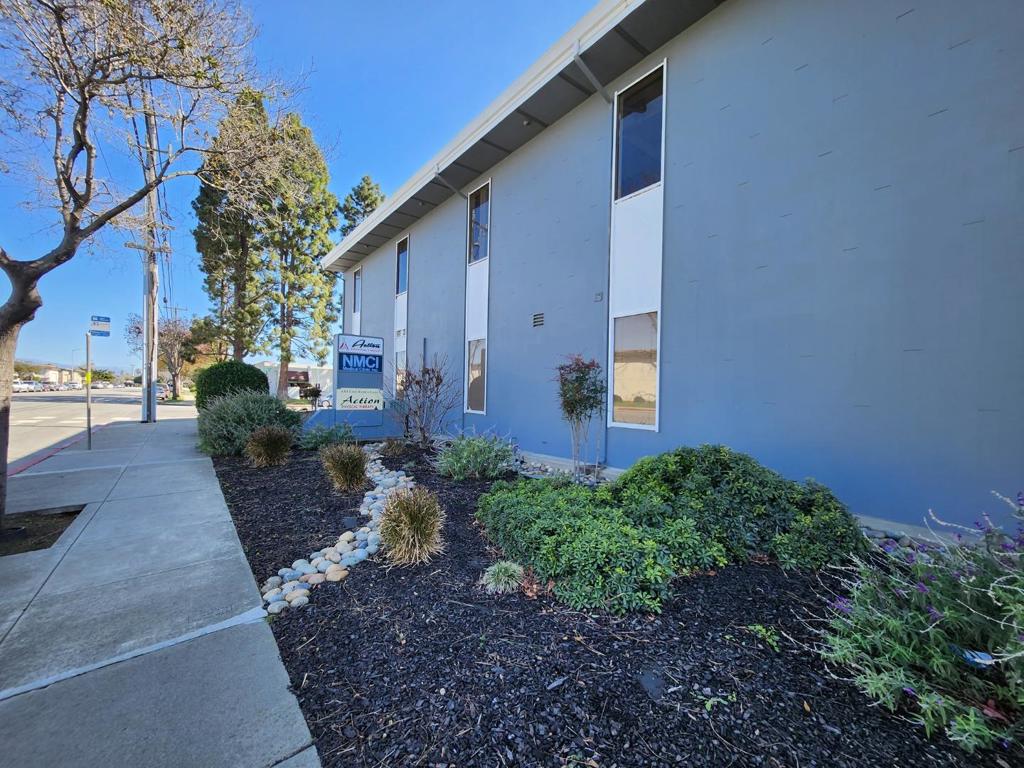 680 E Romie Lane Property Photo 22