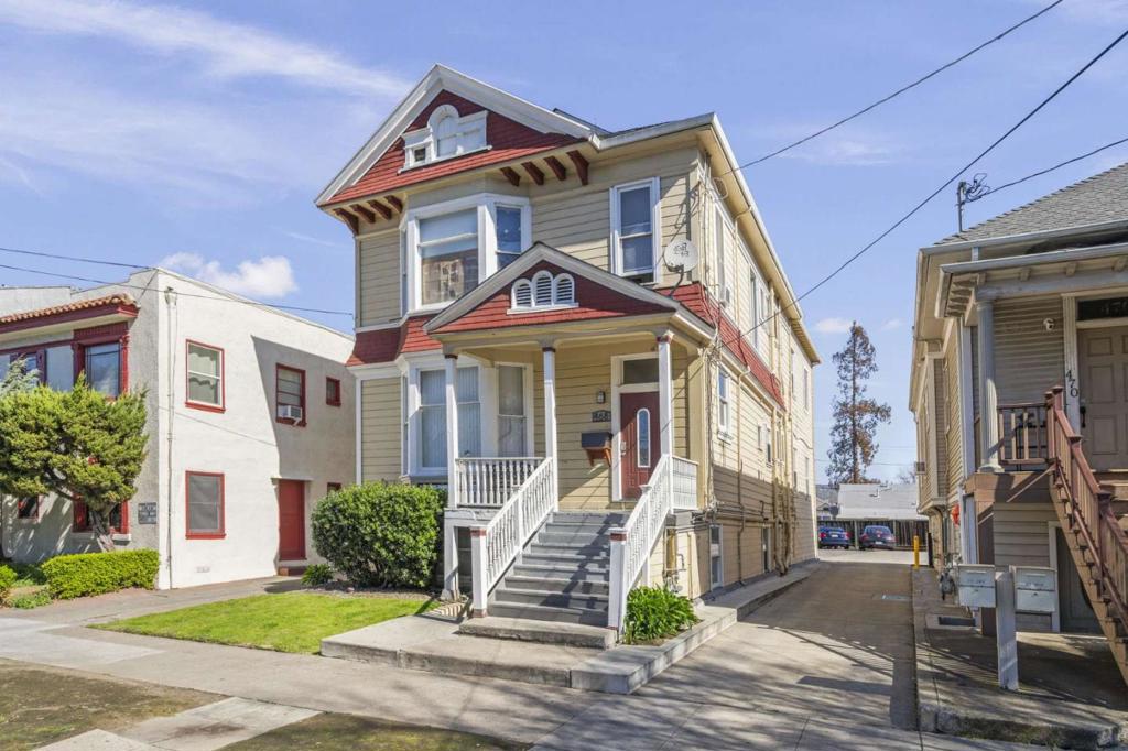 468 S 6th Street Property Photo 1