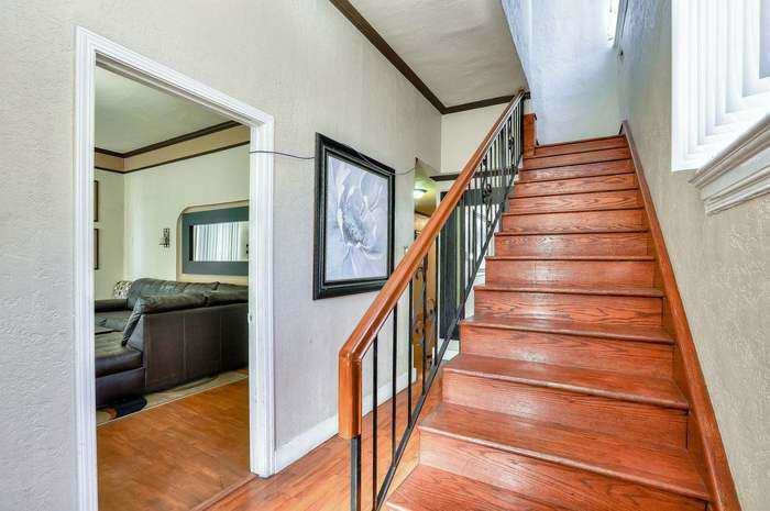 468 S 6th Street Property Photo 4