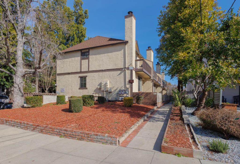 242 S 10th Street Property Photo 1