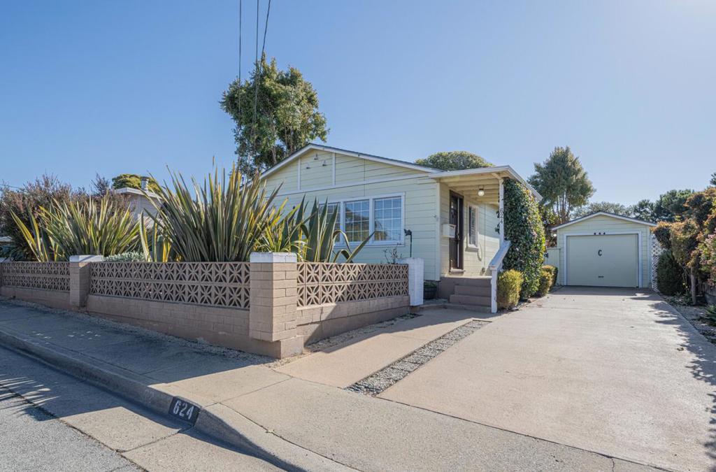 624 Lopez Avenue Property Photo