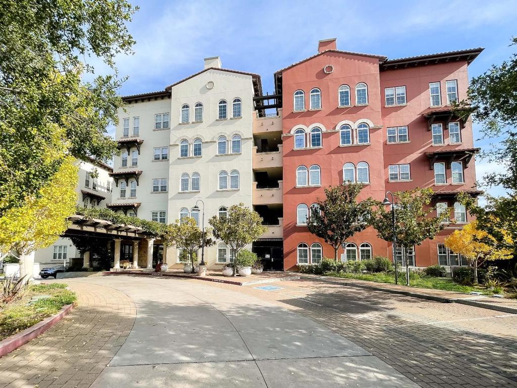 88 S Broadway 2101 Property Photo