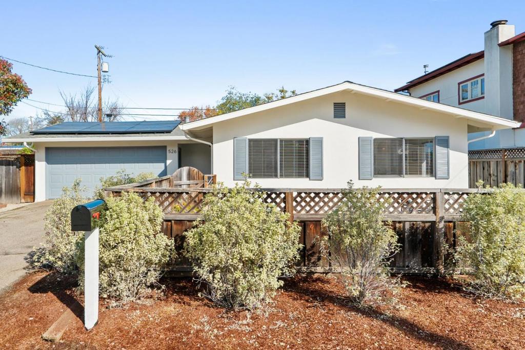 526 Harriet Avenue Property Photo
