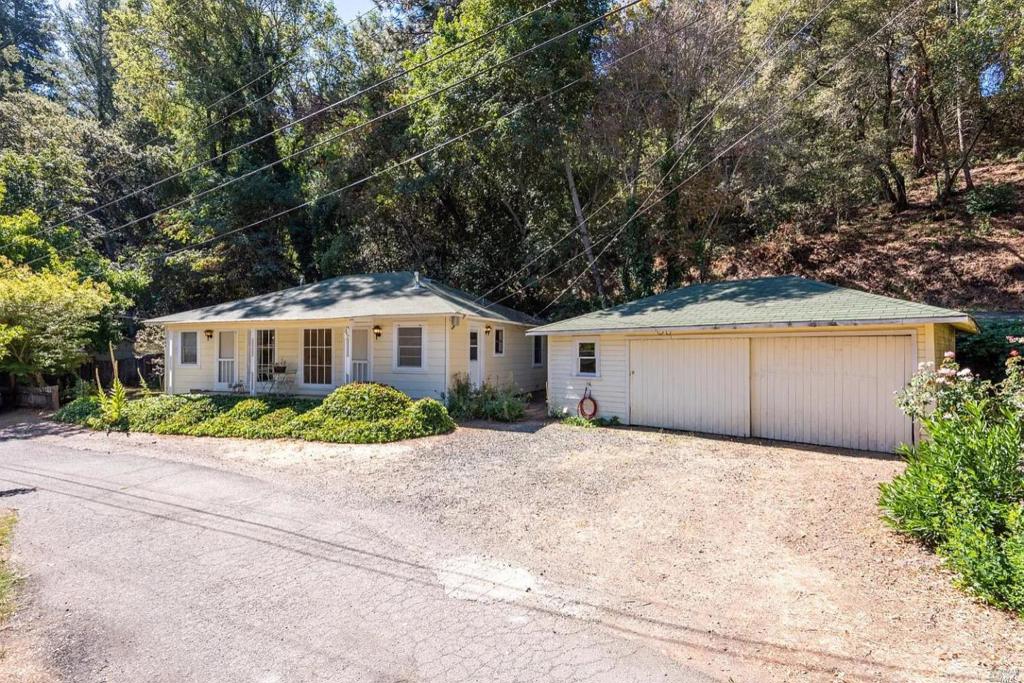 365 Circle Drive Property Photo