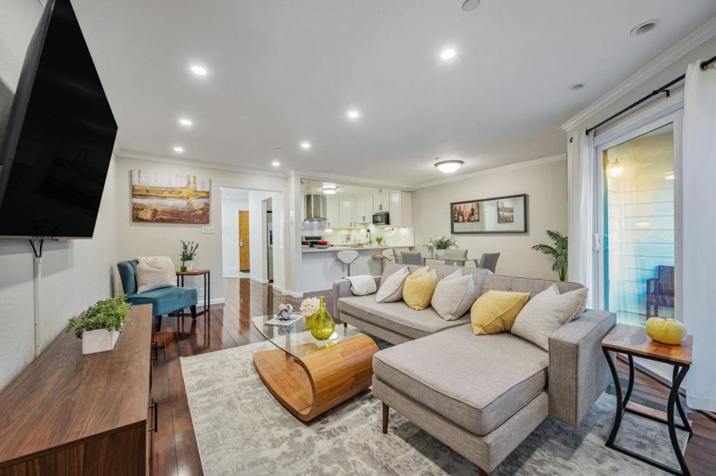 633 Baden Avenue C Property Photo