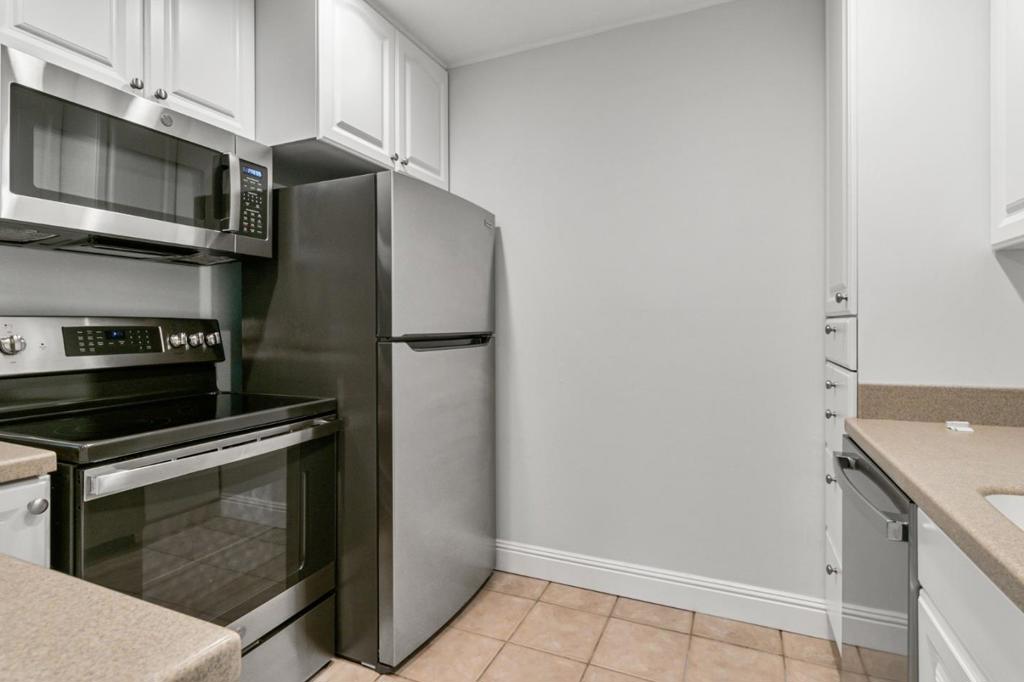 3033 Los Prados Street 229 Property Photo 14