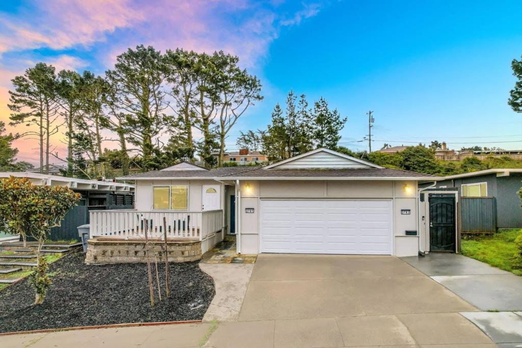 2781 Saint Cloud Drive Property Photo