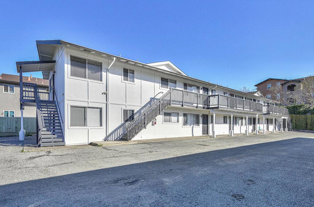 290 Pennsylvania Drive Property Photo 2