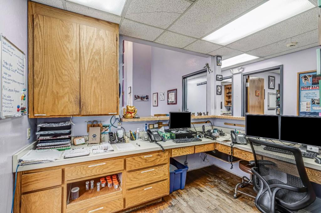 10012 N Foothill Boulevard Property Photo 12