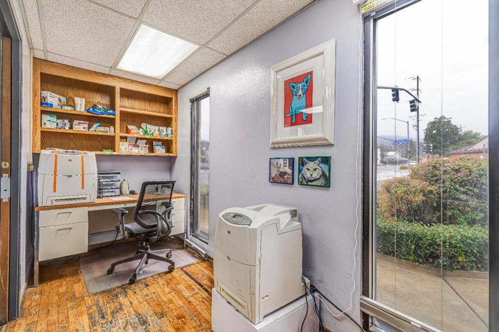 10012 N Foothill Boulevard Property Photo 14
