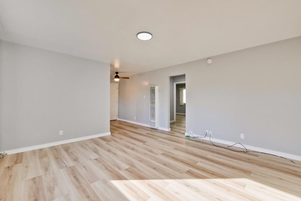 935 Ravenscourt Avenue Property Photo 7
