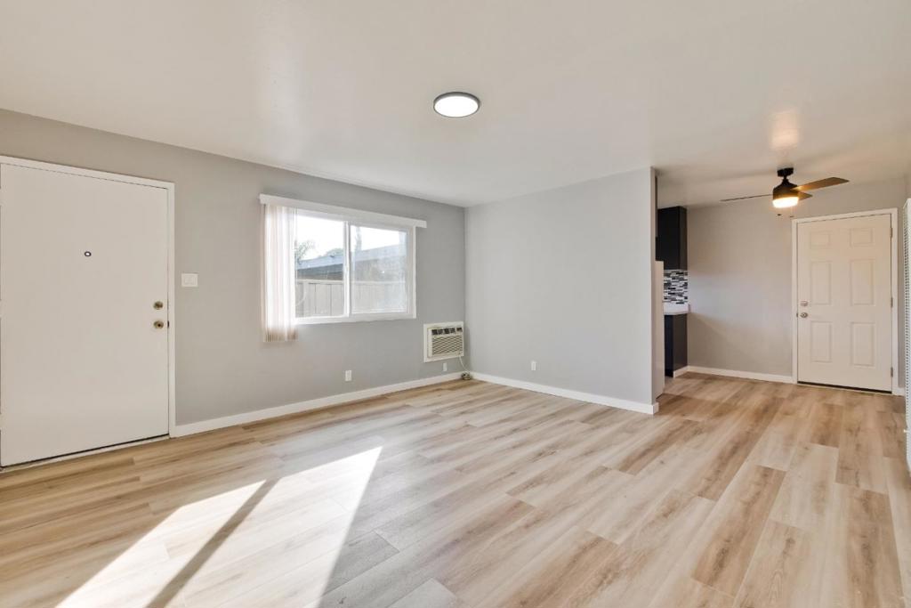 935 Ravenscourt Avenue Property Photo 8