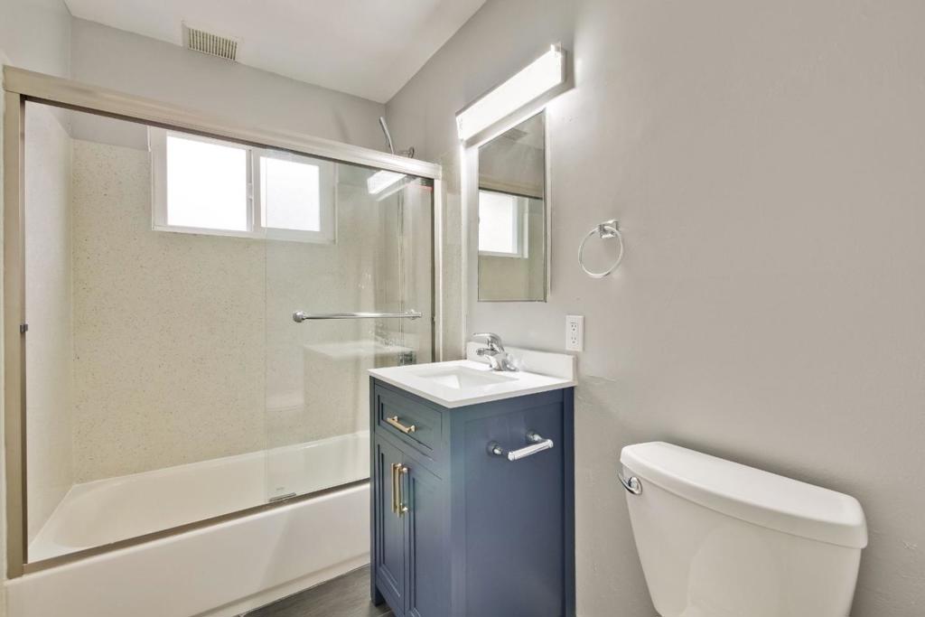 935 Ravenscourt Avenue Property Photo 14