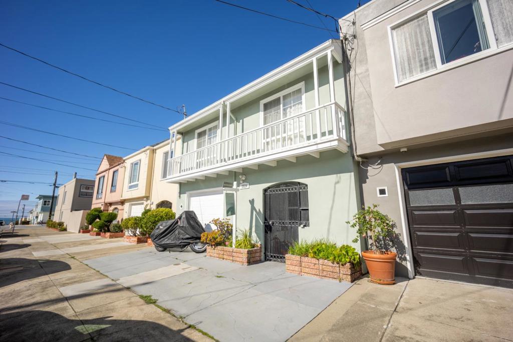 2824 Santiago Street Property Photo