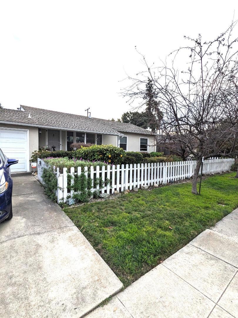 2240 Boxwood Drive Property Photo