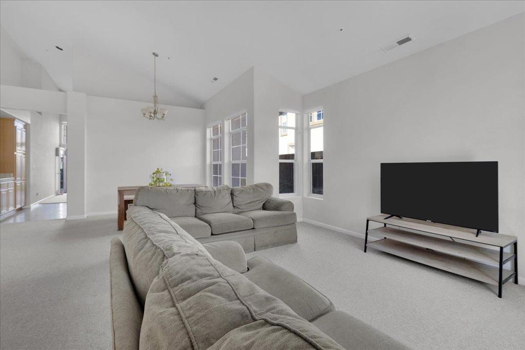 17577 River Run Road Property Photo 2