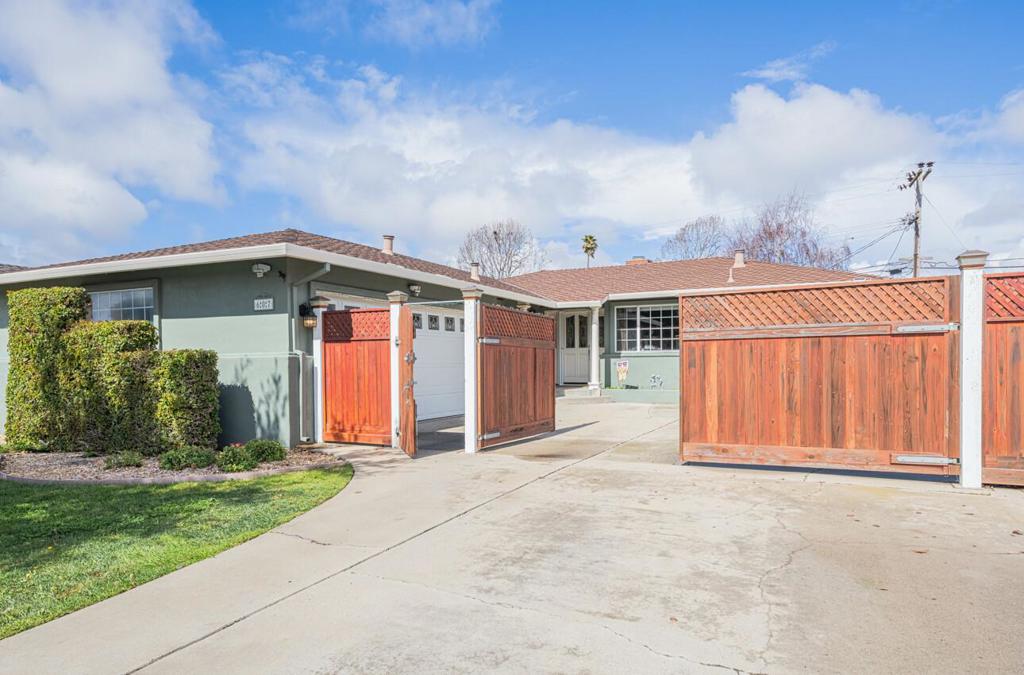 607 La Mesa Drive Property Photo