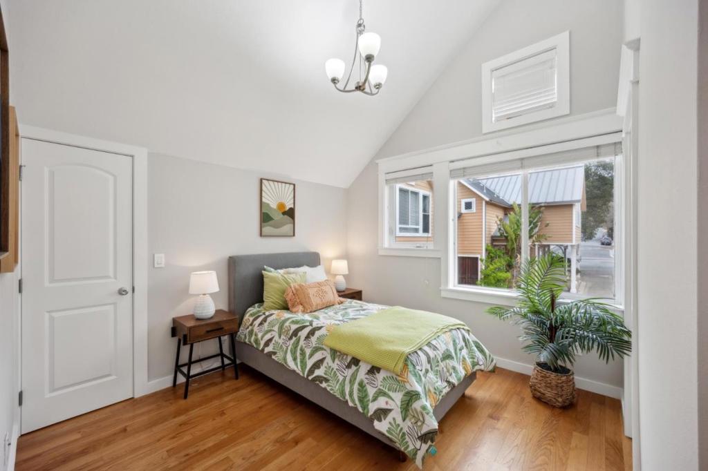 14637 Big Basin Way Property Photo 18