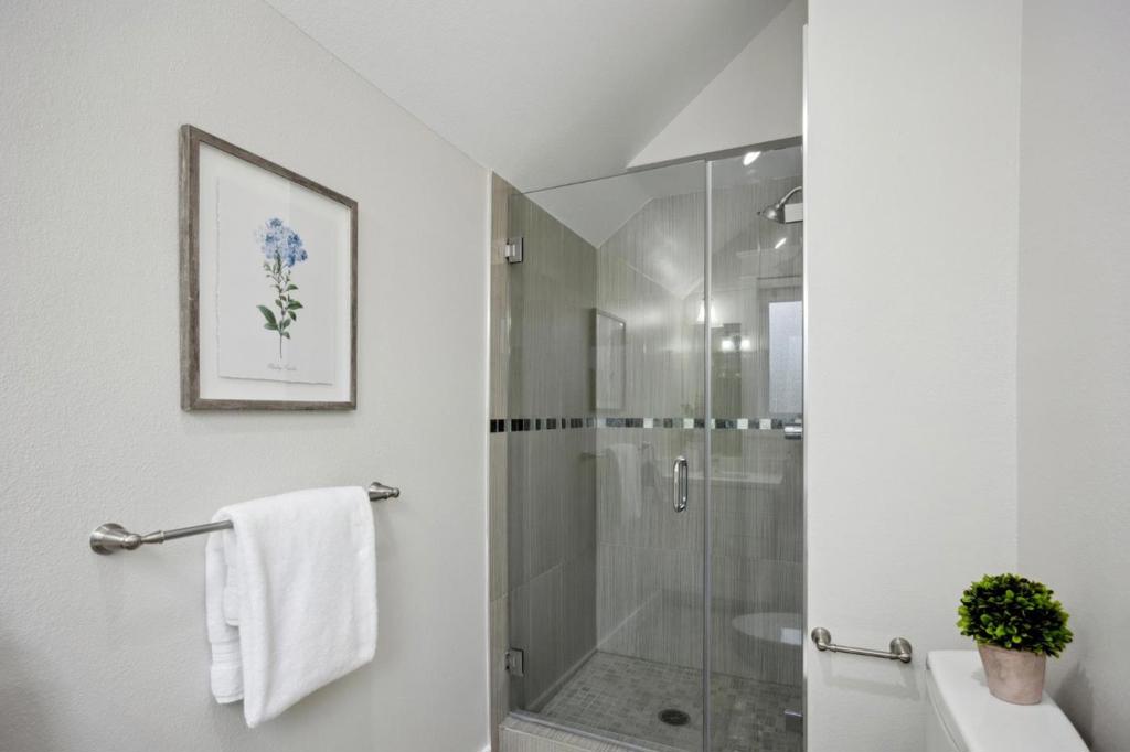 14637 Big Basin Way Property Photo 20