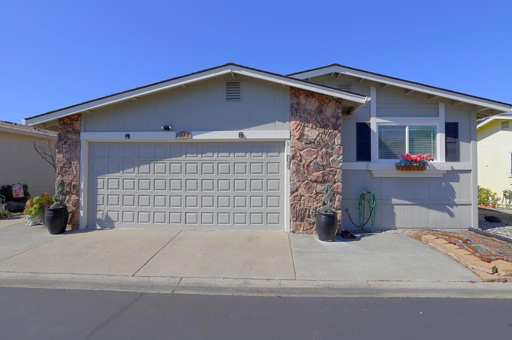 276 Cherry Court Property Photo 1