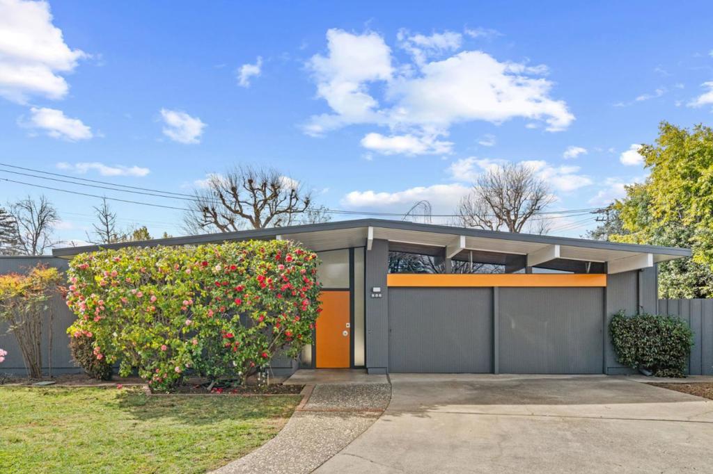 886 Somerset Drive Property Photo