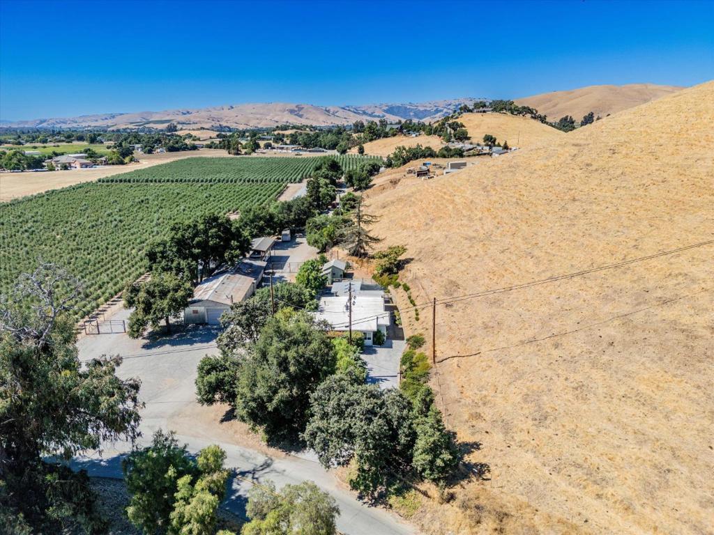 820 Comstock Road Property Photo